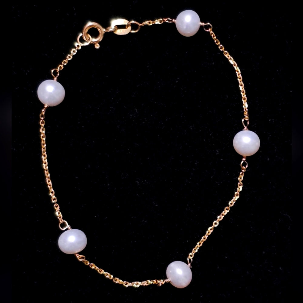 14K Elegant Gold and Pearl Bracelet